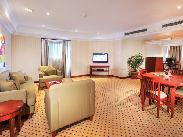 Deluxe Suite Living Room - Hotel Borobudur Jakarta: Harga, Tipe Kamar dan Fasilitas Untuk Liburan Anda - jakartatraveller.com