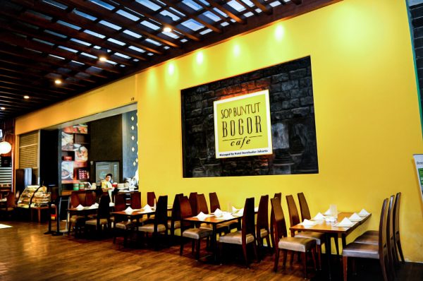 Sop Buntut Bogor Cafe di Pacific Place - Hotel Borobudur Jakarta: Harga, Tipe Kamar dan Fasilitas Untuk Liburan Anda - jakartatraveller.com