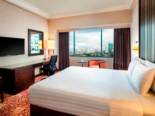 Deluxe Premium Room King Bed - Pengalaman Menginap Mewah di Hotel Ciputra Jakarta: Fasilitas dan Layanan Terbaik - jakartatraveller.com