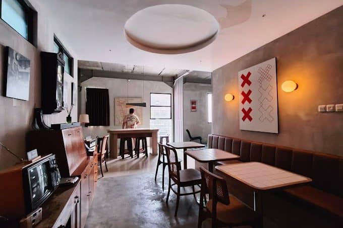 Ams & Dam - 15 Cafe Instagramable di Jakarta yang Bikin Feed Instagram Kamu Keren - jakartatraveller.com