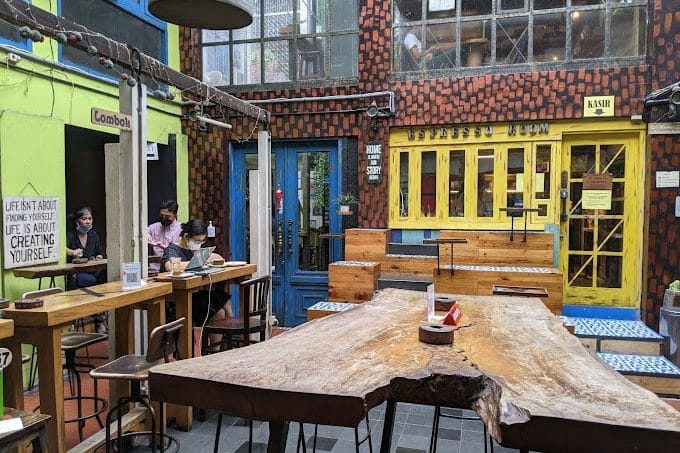 Giyanti Coffee Roastery - 15 Cafe Instagramable di Jakarta yang Bikin Feed Instagram Kamu Keren - jakartatraveller.com